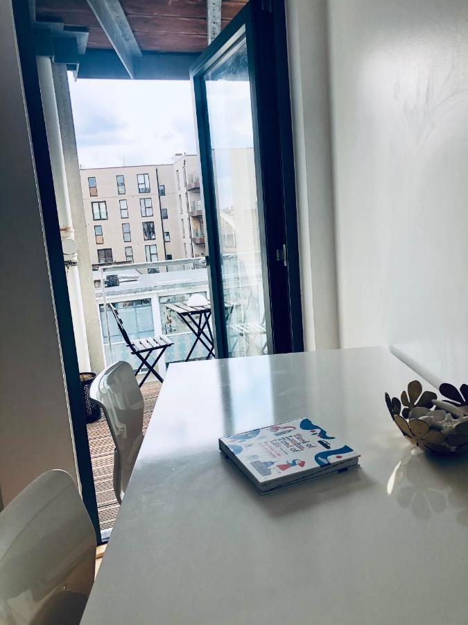 Double Room With Private Balcony London Ngoại thất bức ảnh